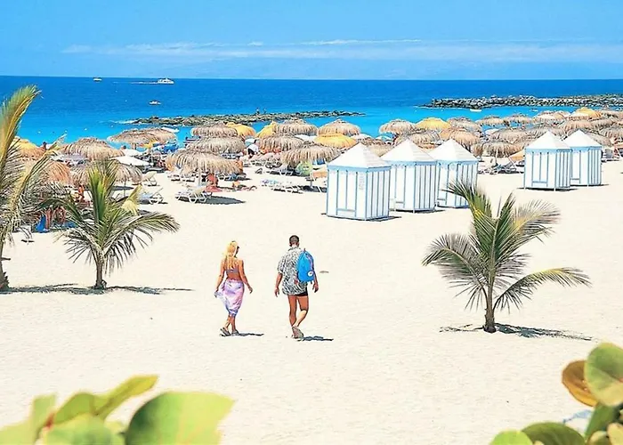 Comfortable Next To The Pools Apartmán