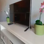 Comfortable Next To The Pools 아파트 *