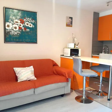 Apartment Comfortable Next To The Pools