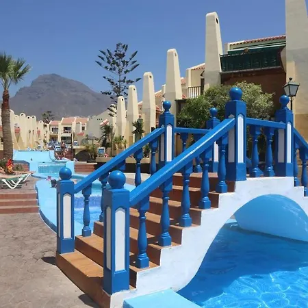 Comfortable Next To The Pools Apartment