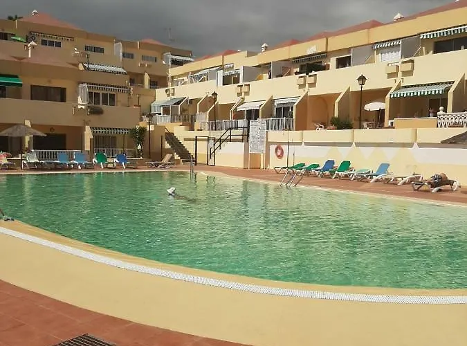 Comfortable Next To The Pools *